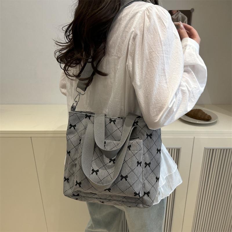 Sommer neue einfache und modische tragbare Tragetasche beliebte Mode Retro Pendler Schulter Umhängetasche