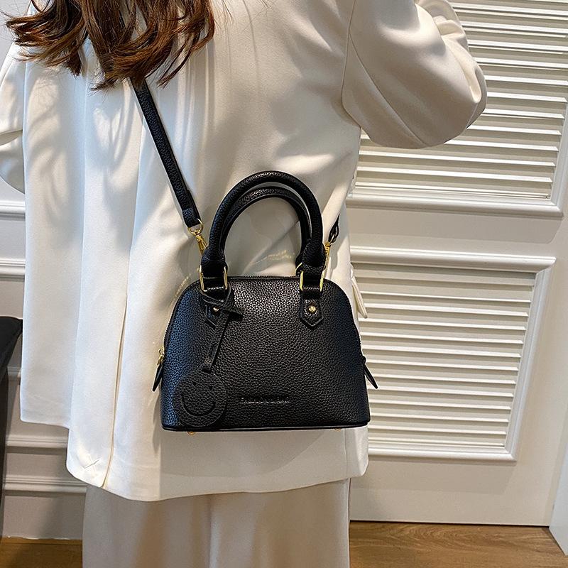 Wholesale Bag Women 2025 New Popular Foreign Style Niche Design Messenger Bag Versatile Portable Shell Bag