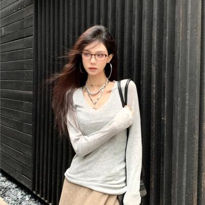 A Simple V-neck Long-sleeved Knitted Sweater for Women's Autumn and Winter, Featuring A Cinched Waist and A Slimming Look As A Base Layer