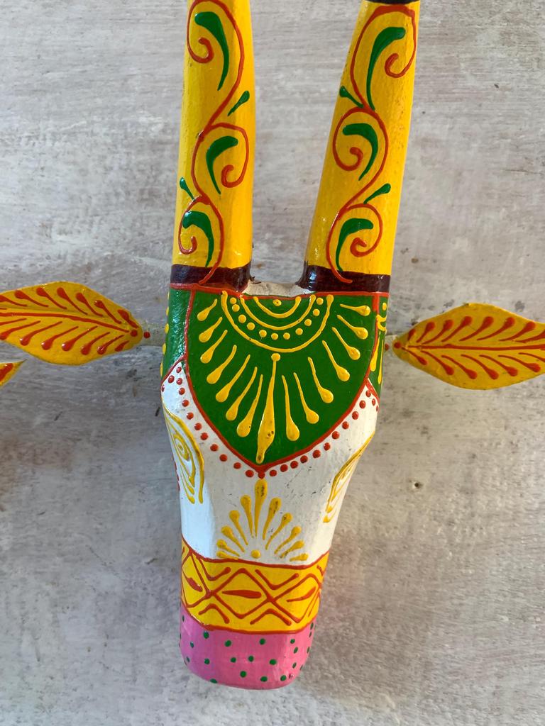 Hand-Painted Wooden Cow Head Wall Decor: Indian Farmhouse Art, Set of 2