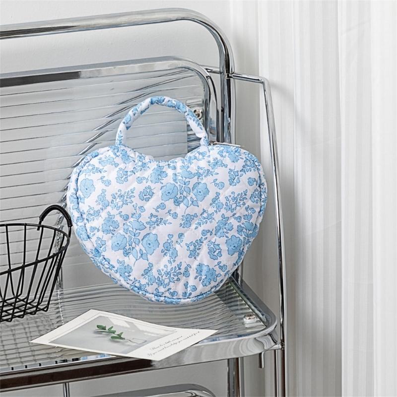 Fashionable Florals Print Heart Cosmetic Case Quilted Construction Spacious Toiletry Bag for Women Girls Travel