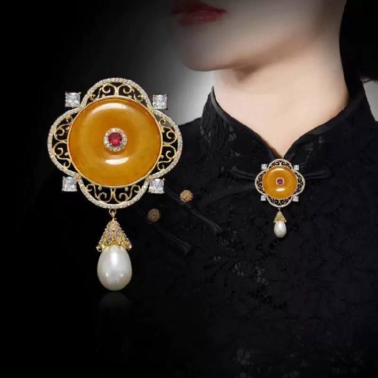 Intricately Crafted Pearls Brooch With Symbolic Knot Designs Openwork Patterns for Traditional Modern Dresses