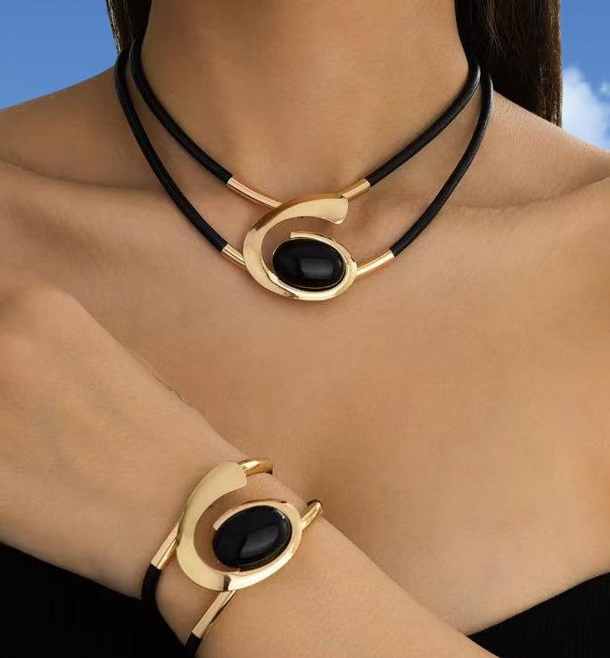 1 set of retro sexy jewelry set, black faux thread and metal tube, geometric spiral pendant.