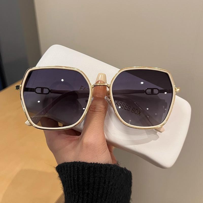 1Pcs Fashionable Large Frame Sunglasses For Women Gradient Lens Sun Glasses Oversized Retro Square Luxury Sunglasses Uv400