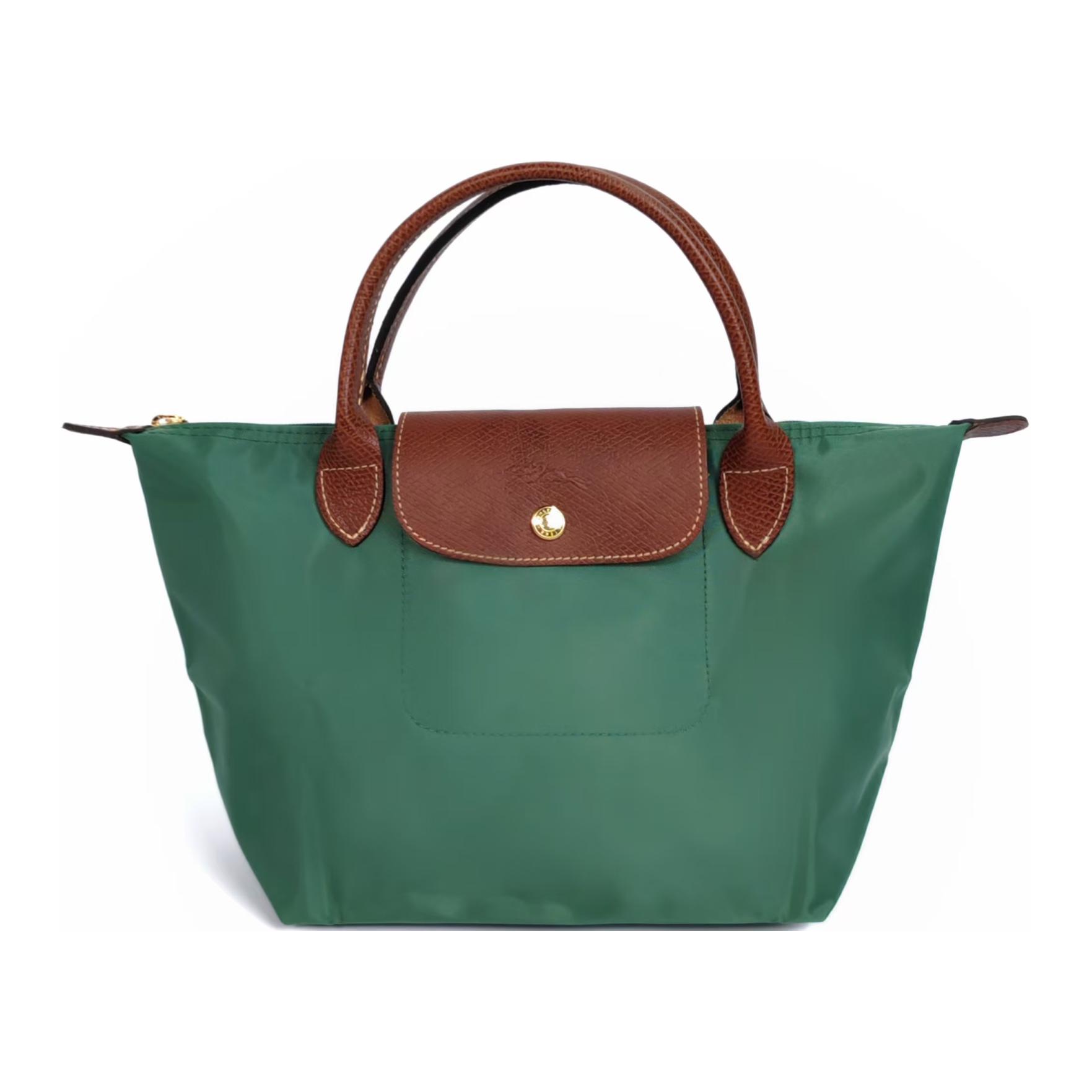 

Longchamp Le Pliage Original Minimalist Commuter Logo Textured Nylon Canvas And Leather Dumpling Tote Bag Small Women Tote Bags Sage 1621089P84 Basic Set (Bag)
