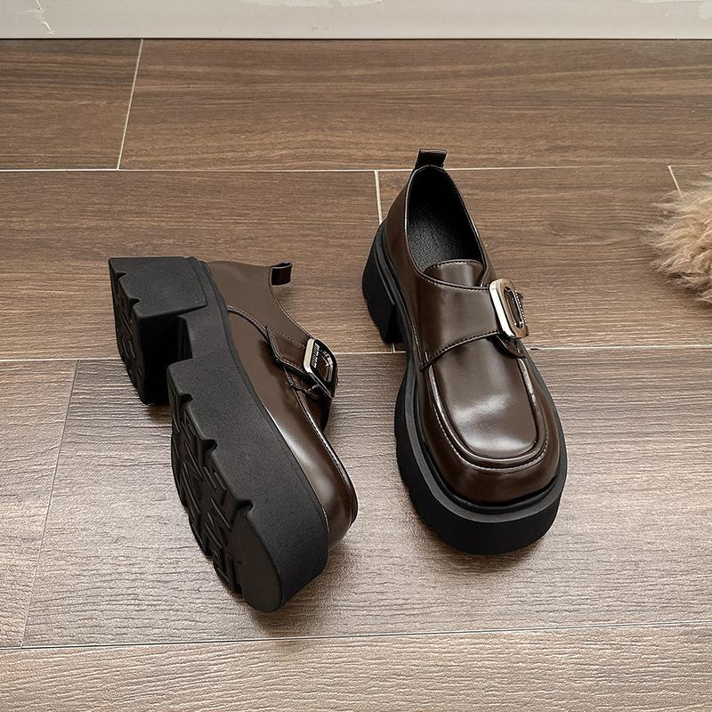 

Black retro British style platform small leather shoes for women s 2025 spring new versatile height-increasing one-pedal loafers 39 коричневий