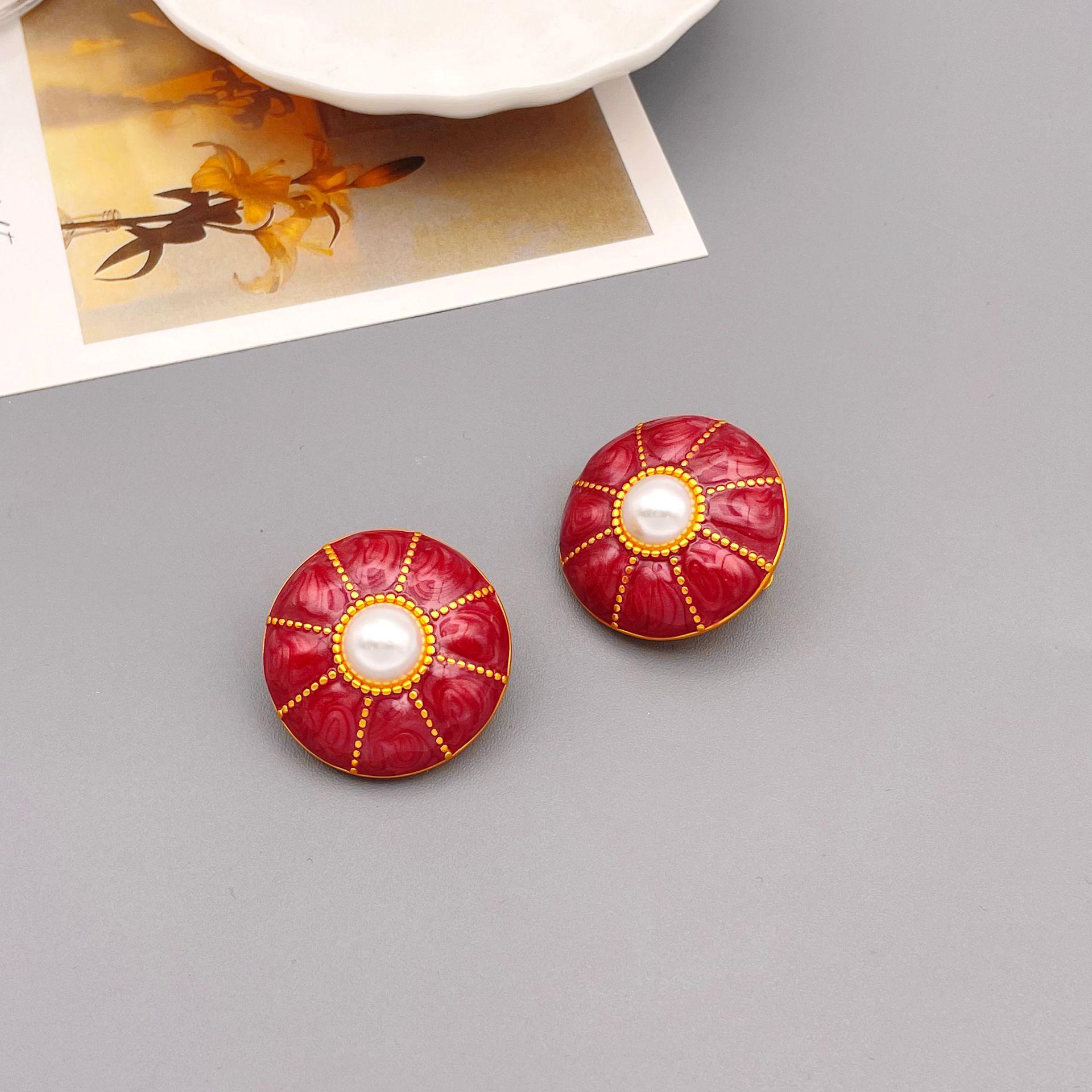 

Эмалированные клипсы-заявления «Жемчуг» в стиле средневекового двора с латунным гальваническим золотым покрытием