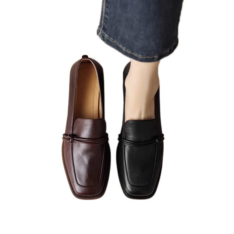 Kleine Lederschuhe im britischen Stil für Damen im Retro-Stil mit quadratischem Kopf und dickem Absatz, Einzelschuhe aus weichem Leder mit einem Pedal und mittlerem Absatz