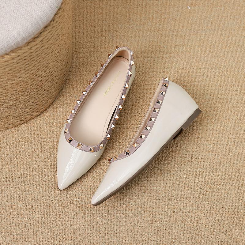 

W1182-1 заостренный носок, заклепки, внутренняя высота 5 см, неглубокий вырез, мягкая лакированная кожа, темпераментные, универсальные туфли на внутренней платформе 40 серый