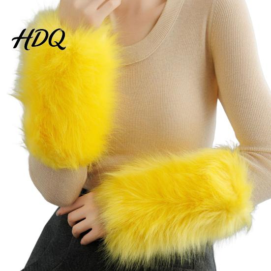 Stylish Plush Cuff Sleeves 1 Pair Faux Fur Wrist Cuffs for Women Fluffy Fox Arm Elegant Winter Accessories Warmers with Satin Lining Warm