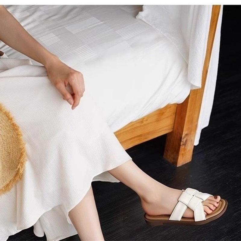 [Soft Leather Version] 2025 New Korean Version of Versatile Flat Bottom Simple Stepping On Shit Feeling Round Head Wearing Soft Bottom One-word Slippe