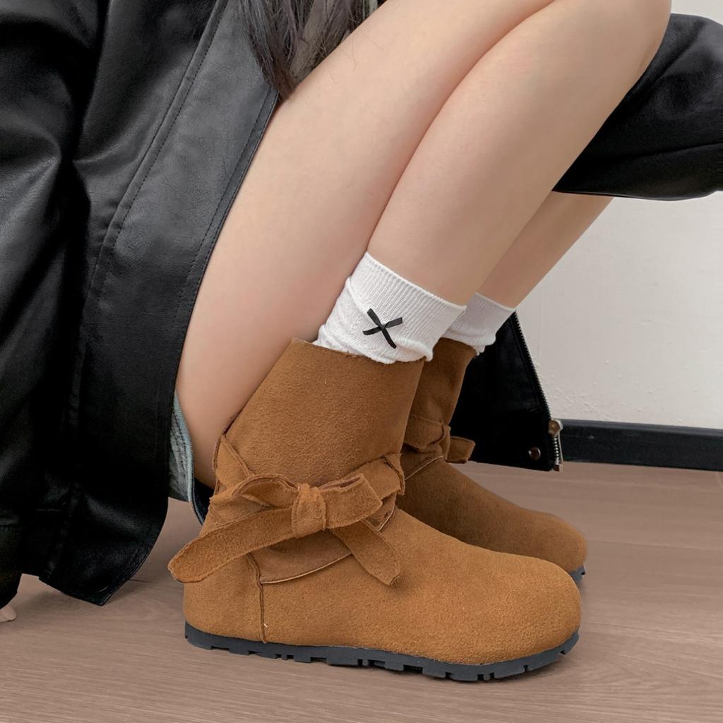 Queen Fan White Explosive Retro Flat Boots Children 2025 New Autumn Skirt Skinny Versatile Short Boots
