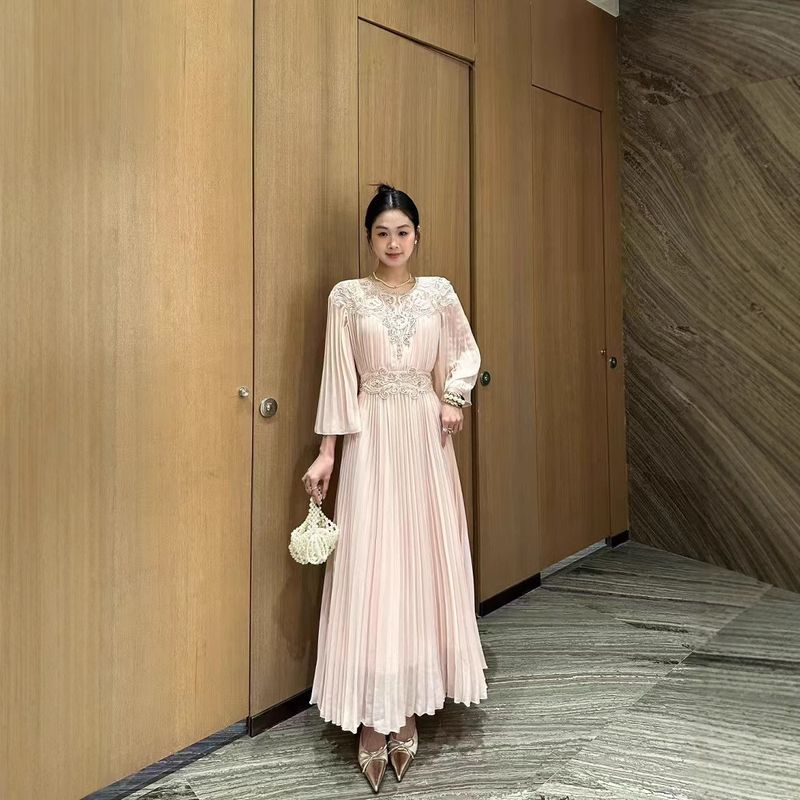 

Fancy Evening Party Dress Pleated Skirt 2025 Spring round Neck Heavy Industry Embroidered Patch Beaded Slim Looking Dress Color 1 XL