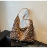 Large-capacity Bag Women's 2025 New Fashion Versatile Casual Shoulder Underarm Bag Casual Commuter Leopard Print Tote Bag
