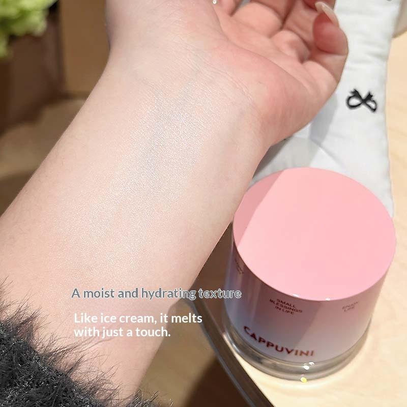 Cappuvini Moisturizing Radiant And Clear Natural Cream With A Creamy Skin Base Creates A Refreshing And Smooth Makeup Look