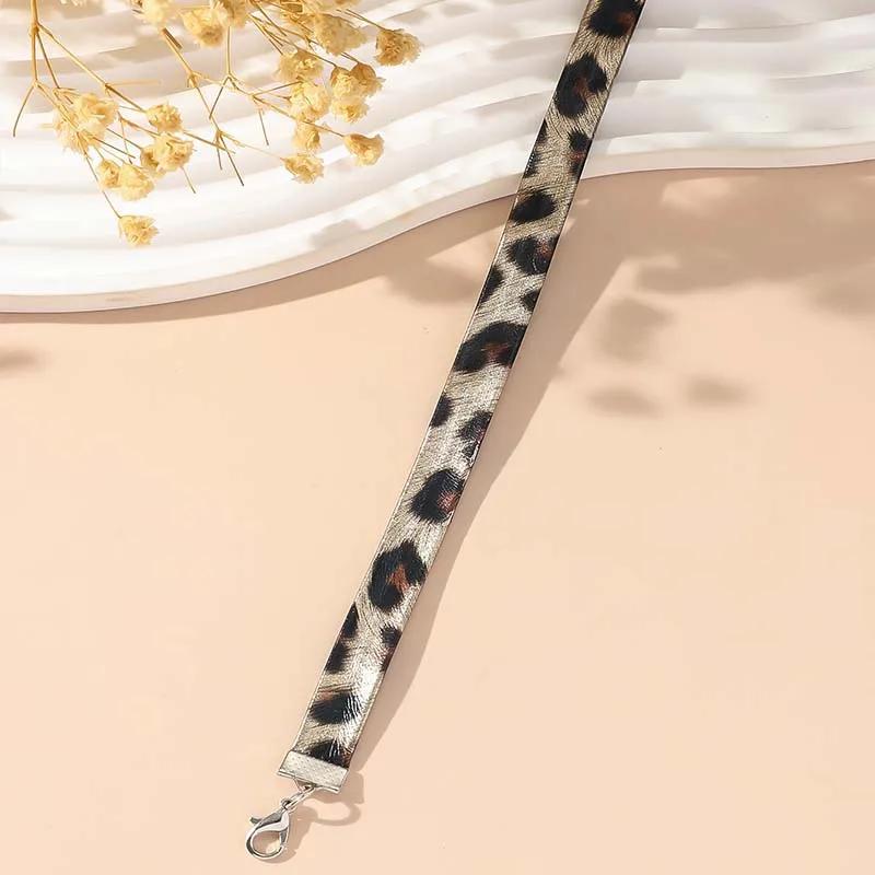 Vintage Brown Color Leopard Print Choker Necklace for Women Fashion Metal Clavicle Chain Necklace Jewelry Gift 2025 New