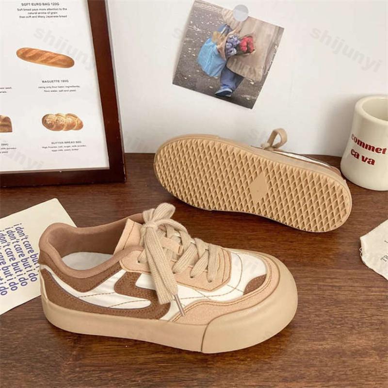 Fashion Women Platform Sneakers 2025 Autumn New Round Toe Fashion Lace Up Casual Flats Lightweight Comfortable Vintage Vulcanized Shoes