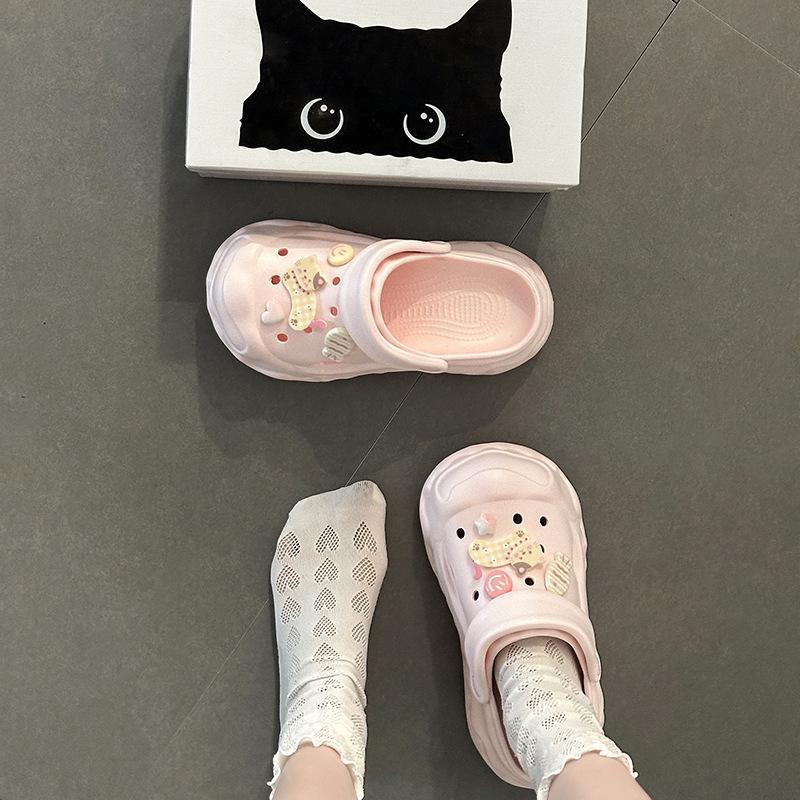 Neue modische und vielseitige Clog-Damenschuhe mit einem Klappoberteil