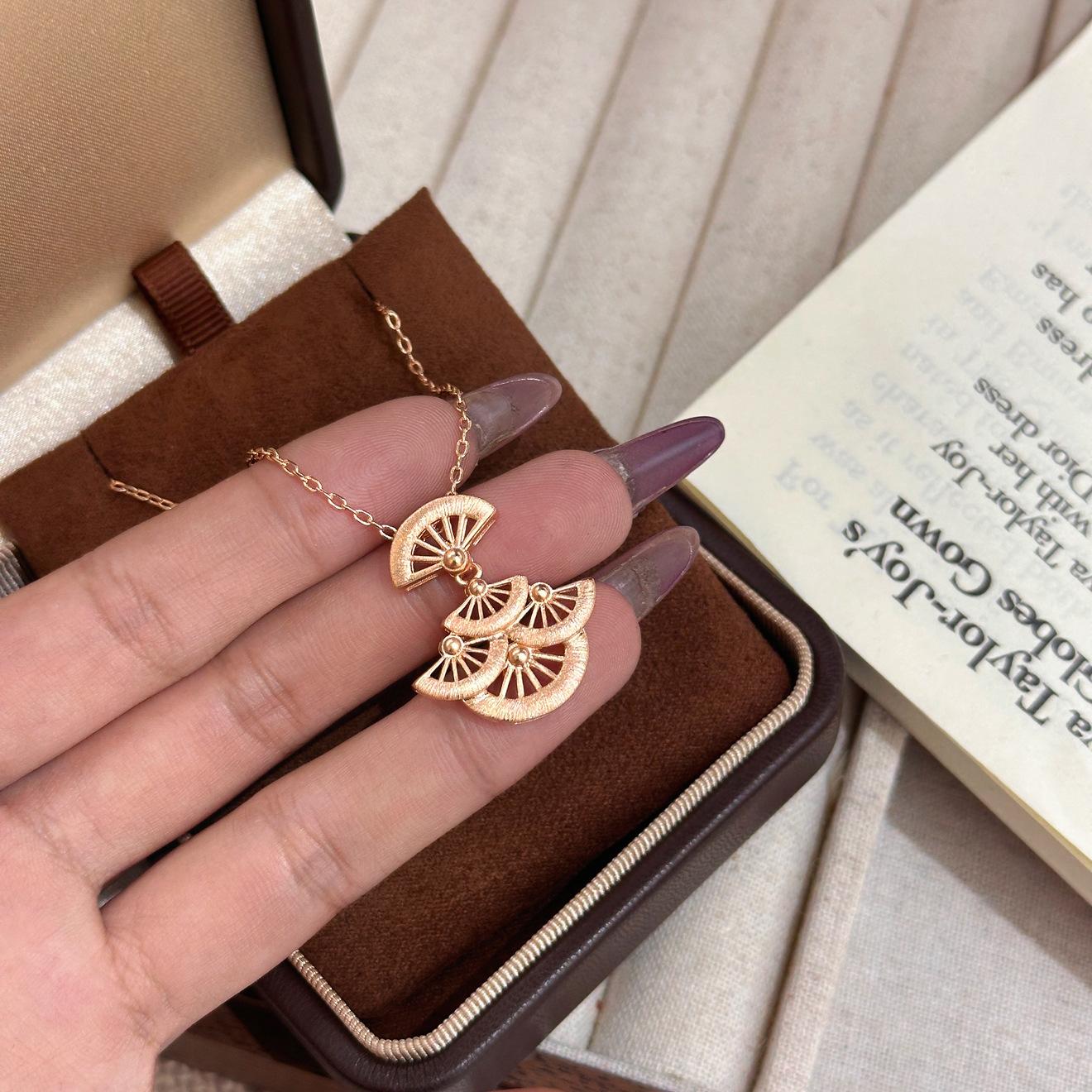 Vintage court three-dimensional relief hollow brushed skirt necklace French elegant luxury celebrity style neck chain