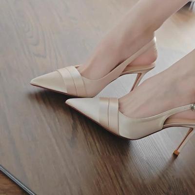 2025 vår nye sko spisse høye hæler sandaler en-ords spenne stiletthæler sexy champagne dame enkeltsko