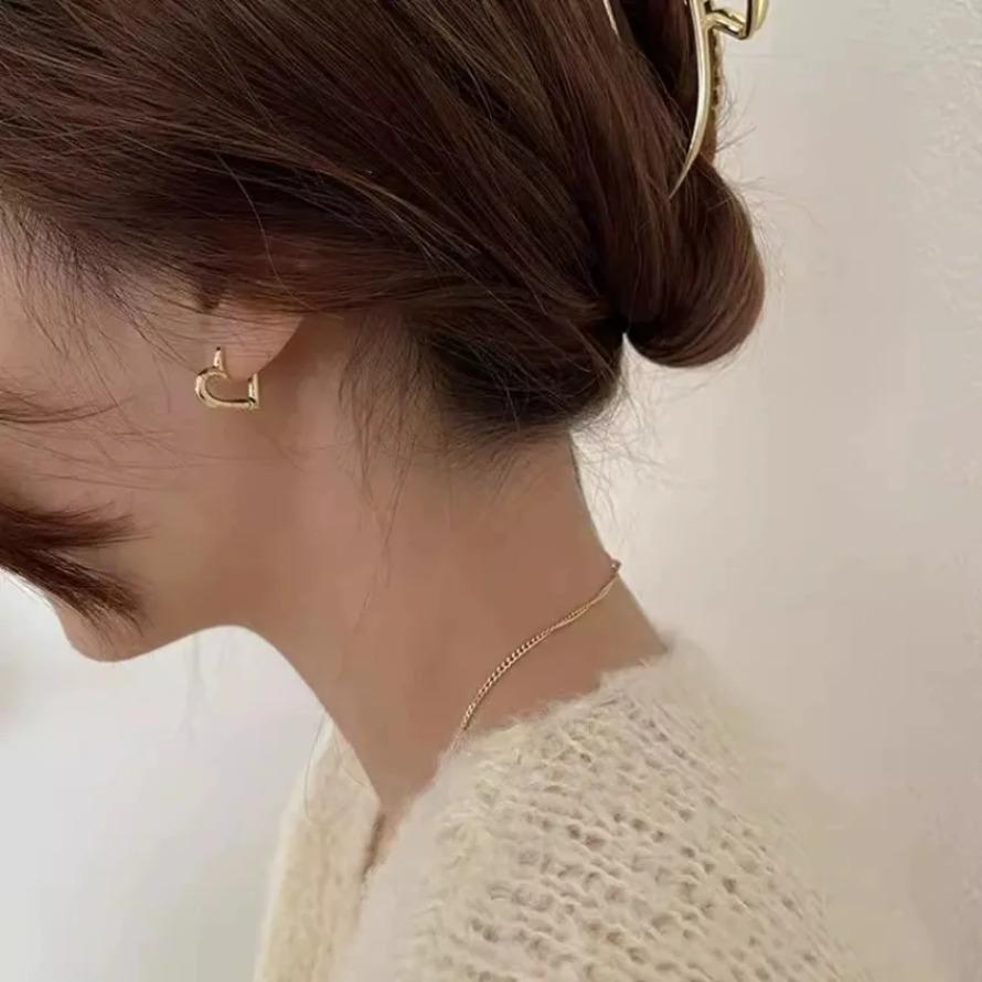 1 Pair Simple Design Silver Color Hollow Heart Hoop Earrings for Women New Brand Fashion Ear Cuff Piercing Vintage Earring Gift