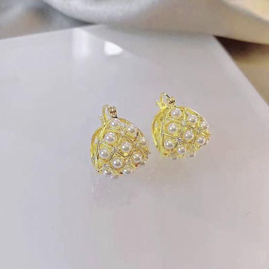 1 Pair Retro Style Earrings Imitation Pearl Honeycomb Shape Earrings Lightweight Comfortable Mini Earrings Jewelry Gift