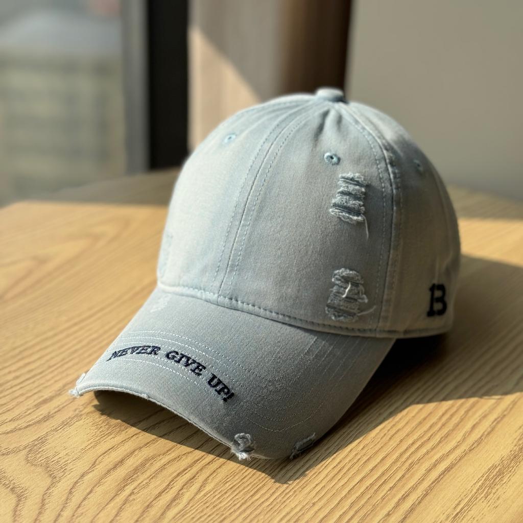 Korean-style personalized ripped baseball cap with frayed edges, super cool soft-top duckbill cap, fashionable casual trendy brand couple's baseball