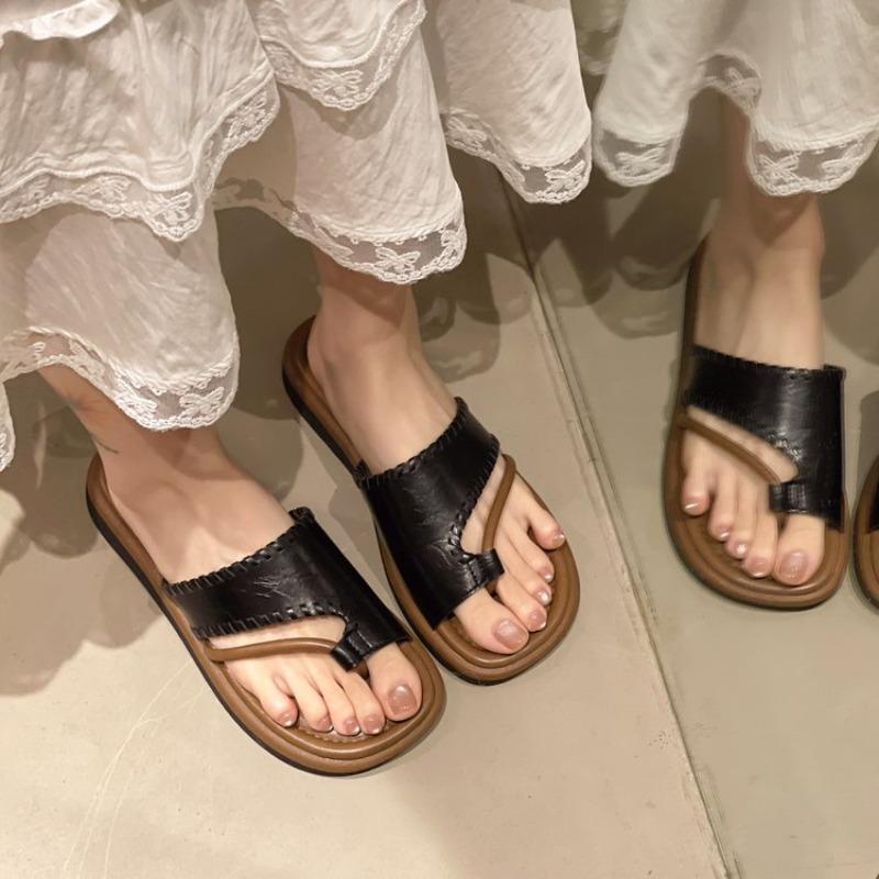 2026 Summer New Korean Flat Flat Slippers for Women's Outerwear with Toe Clips, One Line Dragging, Casual Beach Coolers