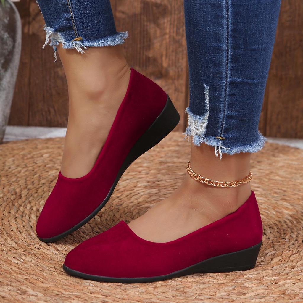 Mocassini Sneakers da Donna Taglie Forti con Punta Acuta e Tacco a Zeppa - Primavera 2024