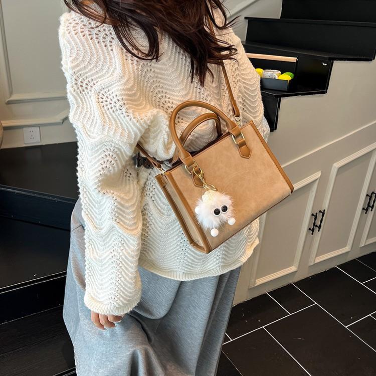 Trendy women's bags, shoulder messenger bags, new portable bucket bags, small bags.