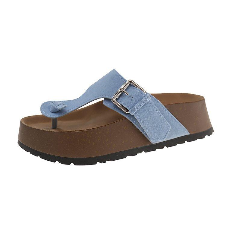 Koreansk version av nischade platåtofflor med klämma dam 2025 vår nya mode flip-flops strandsandaler