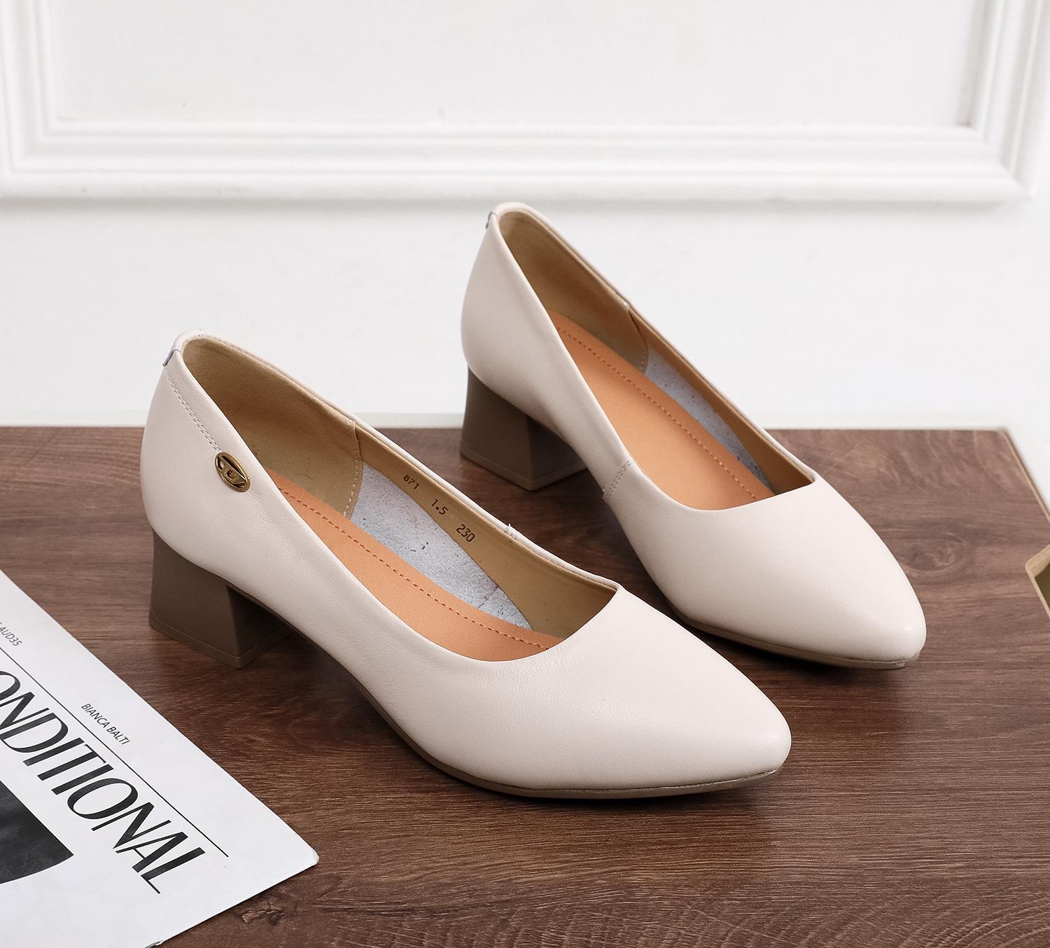 

Женская официальная обувь весна-лето 2024 — натуральная кожа, толстый каблук, неглубокая горловина, первый слой из коровьей кожи, профессиональный дизайн. 39 покинуть белый