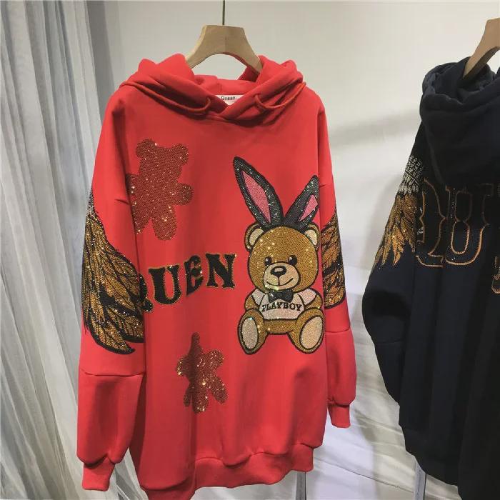 

Очень большой свитер на бархатной подкладке с милым рисунком медведя и стразами 3XL красный