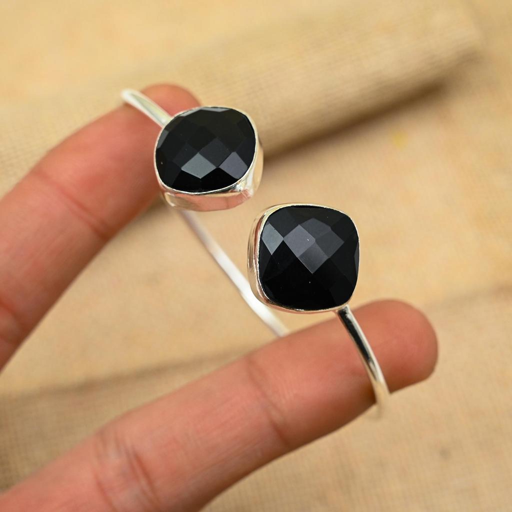 Čierny spinelový drahokam ručne vyrobený z 925 masívneho striebra na šperky na svadobný dar