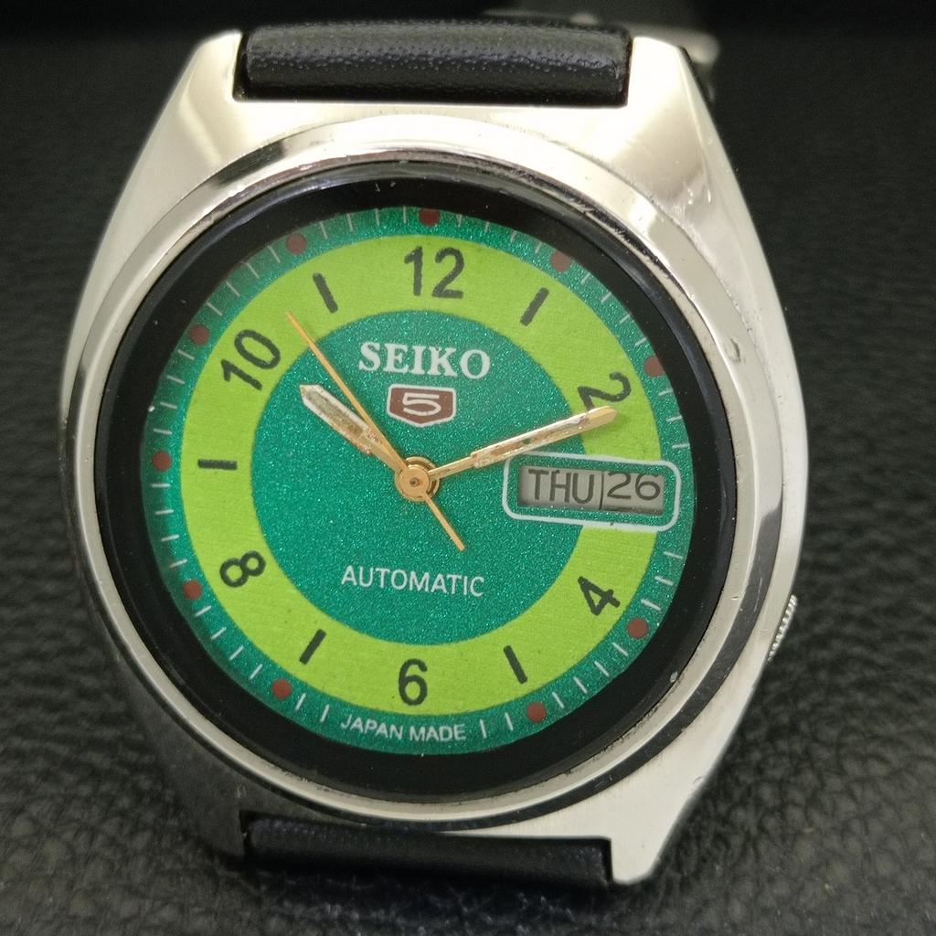 AUTOMATIC VINTAGE SEIKO 5 JAPAN 7009A MENS GREEN COLOR DIAL WATCH a702097-5 R208-a702097