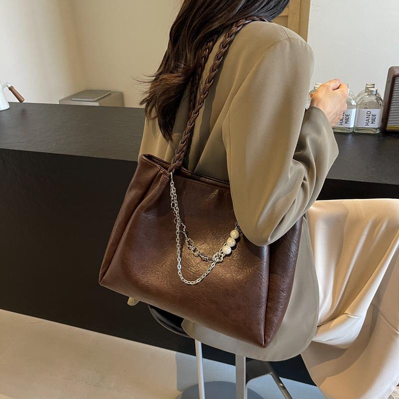 Commuter Tote Bag Women's Korean Version Retro Trendy Casual Armpit Bag 2025 New Niche Design Shoulder Bag