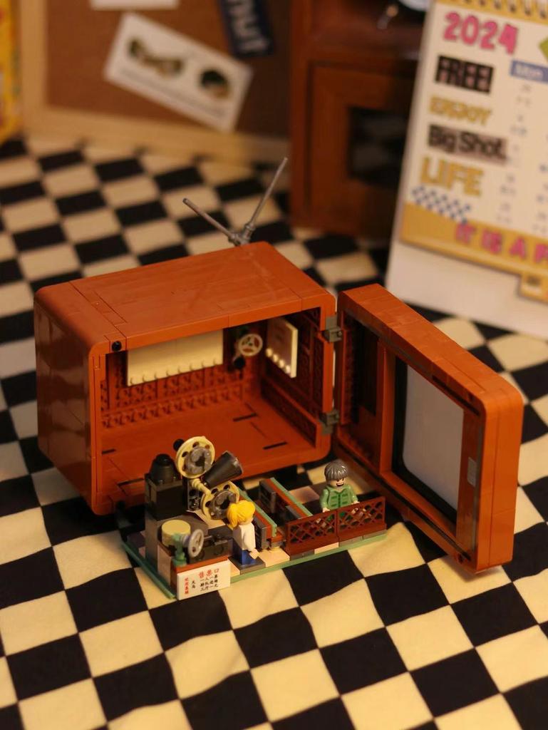Xianci Retro Street Scene Building Blocks Educational Toy Set - TV & Refrigerator. Ideal Birthday Gift for Girls.