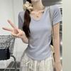Biała Koszulka z Krótkim Rękawem i Dekoltem V dla Kobiet Latem Nowa Dopasowana i Uniwersalna Koreańska Krótka Góra
