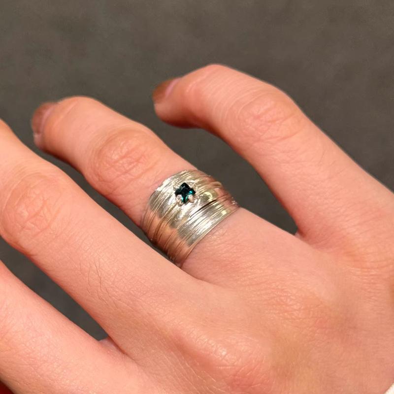 

Trendy Irregular texture Trendy Green inlay Diamonds Ring for Men and Women New in Luxury Style Rings Adjustable Party Jewelry resizable зелёный