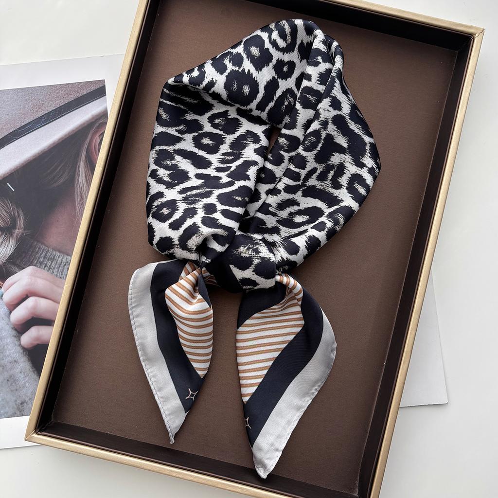 Design Stampa Leopardo Foulard Quadrato Sensazione Seta Fazzoletto da collo Bandana Sciarpa Wrap per Testa Fazzoletto per Capelli Cravatte