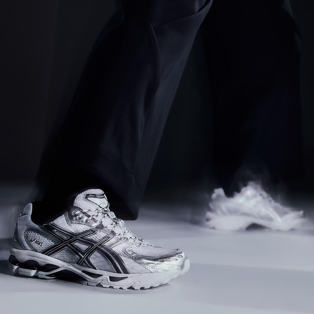 ASICS Gel Nimbus 10.1 White Black Unisex Sneakers 1203A780-101