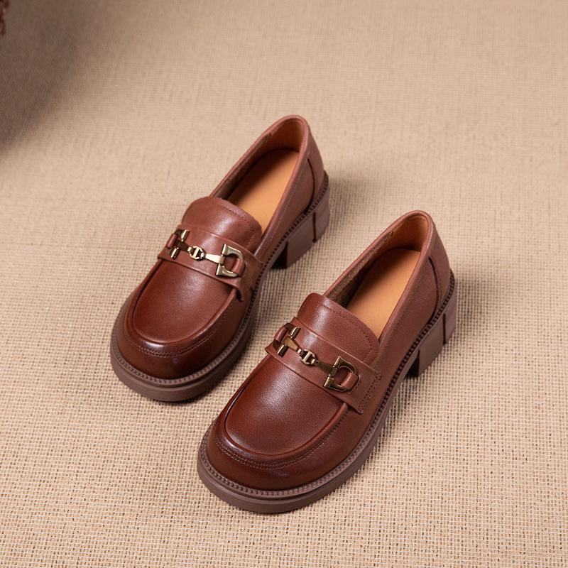 The first layer of cowhide loafers women's 2025 spring new one-pedal leather soft-soled casual commuting small leather shoes women's shoes