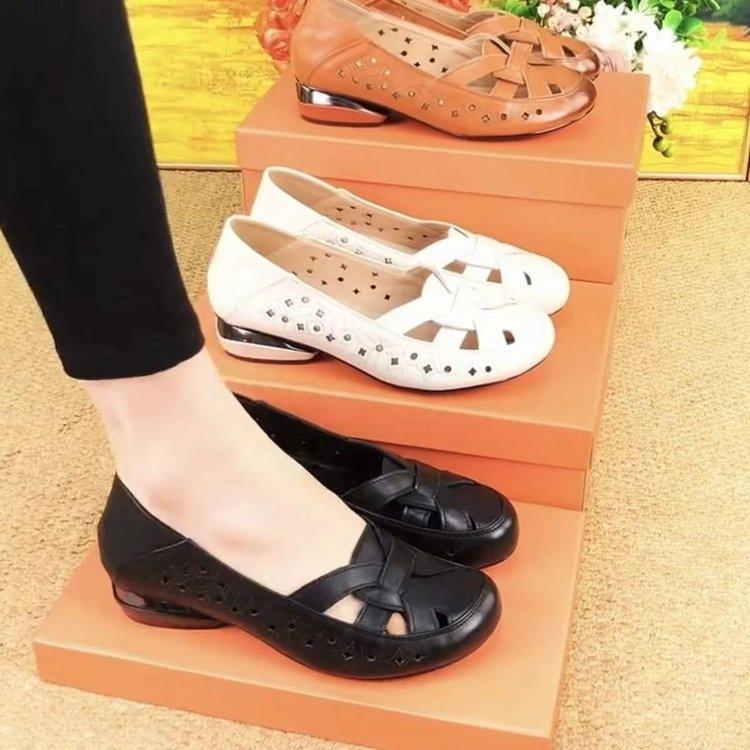 

Mom shoes sandals spring and summer 2025 new Chinese soft sole soft surface lightweight hole shoes middle-aged and elderly non-slip women s single sh 35