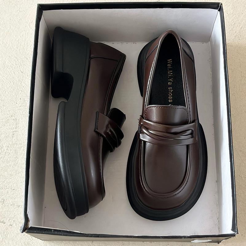 

Loafers women s 2025 new autumn retro British style small leather shoes versatile black jk uniform thick heel single shoes 35 коричневый