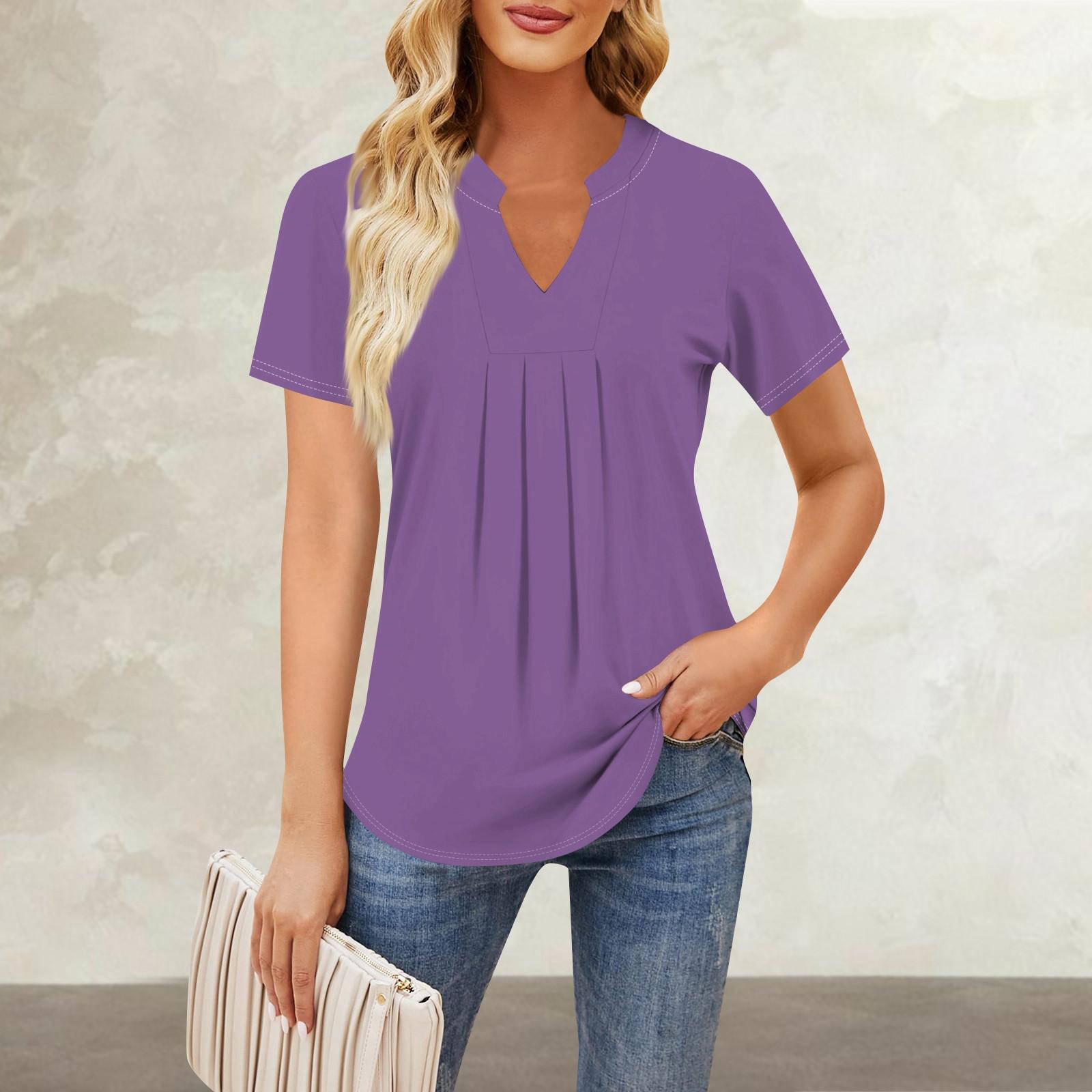 Женская повседневная свободная футболка с коротким рукавом и v-образным вырезом на груди — фото 15