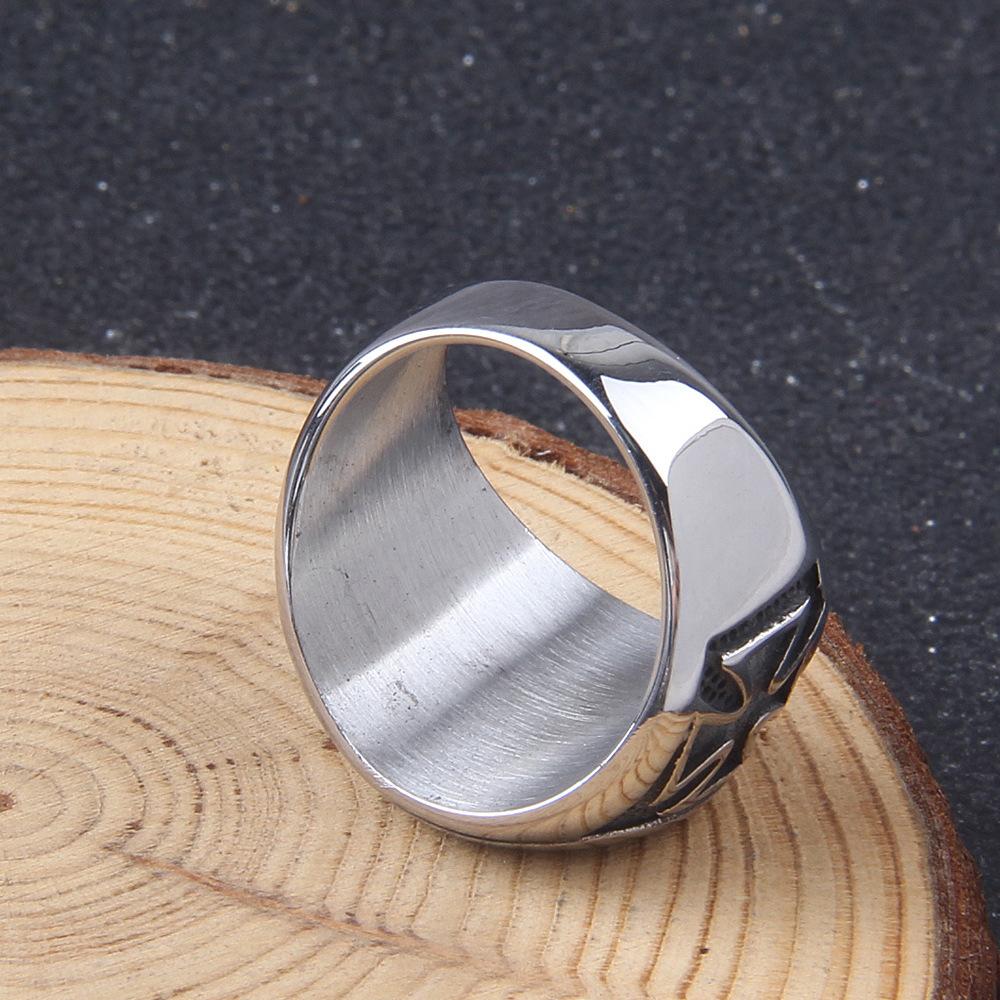 Unisex Edelstahl Kreuzring - Schlichtes personalisiertes rundes Design - Ölgefinishte trendige Accessoires