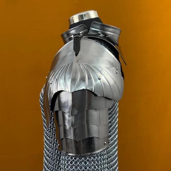 Royal Women's Chainmail Armor Set  Elegant Medieval Battle Gear with Pauldrons Gorget for , Cosplay Historical Reenactments