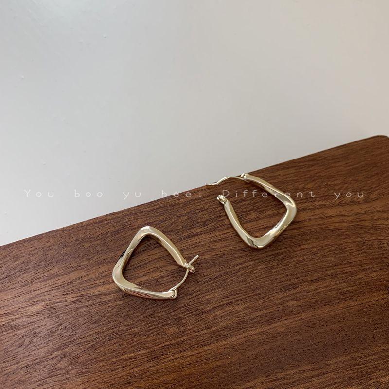 

Niche Style Asymmetrical Female Square Vintage Ear Jewelry Geometry Twisted U-shaped stud earrings gold