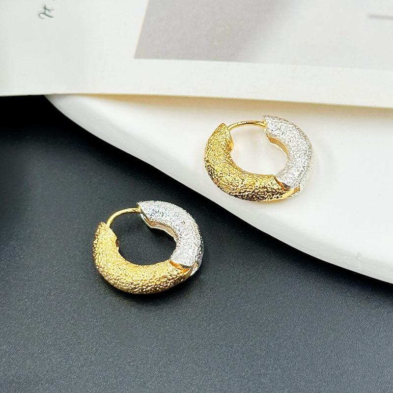 

Manufacturer S Supply Of High-End Cold Wind Gold And Silver Double-Spell Contrasting Color Earrings Personalized Fashion Earrings Female Spot