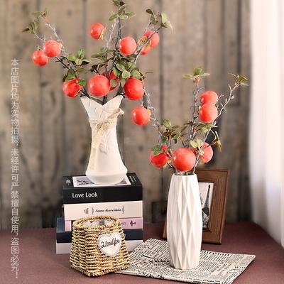 Decoração de casa – Flores e coroas artificiais